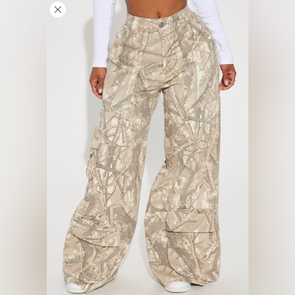 Fashion Nova Got It Bad Stretch Cargo Jeans in Camo